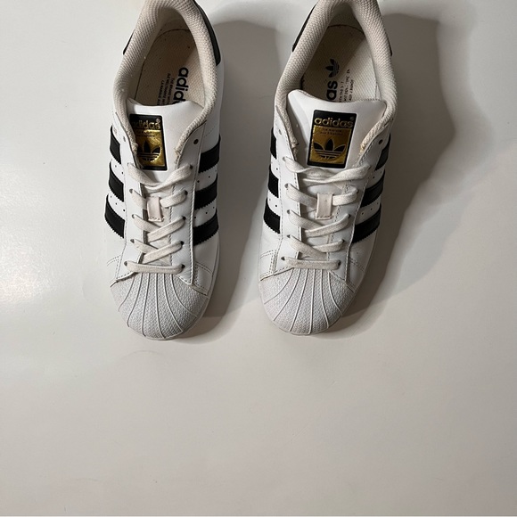 Adidas black and white superstar size 7.5 - Picture 5 of 16